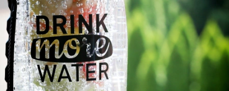 Finom, hűsítő, receptek gyümölcs infúziós kulacshoz